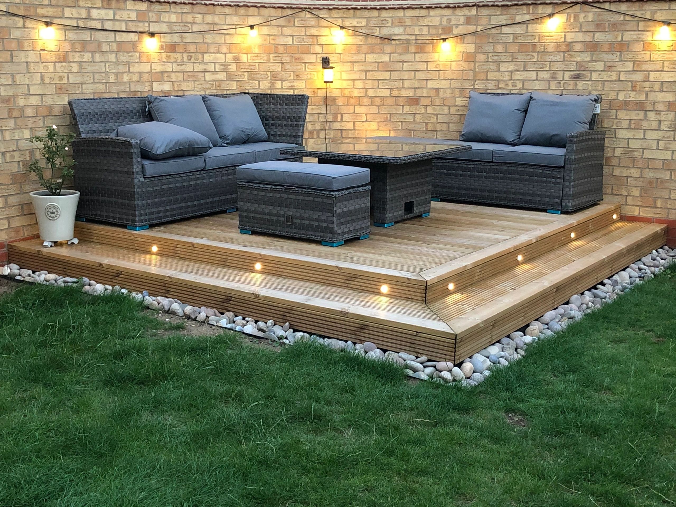 Outdoor deck